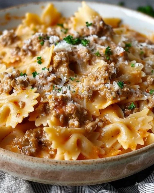 Bowtie Pasta with Ground Beef 2 Delicious bowl of bowtie pasta with ground beef and fresh herbs.