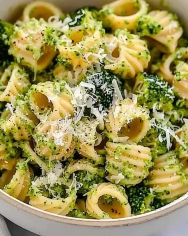 Plate of easy healthy broccoli pasta with vibrant green vegetables