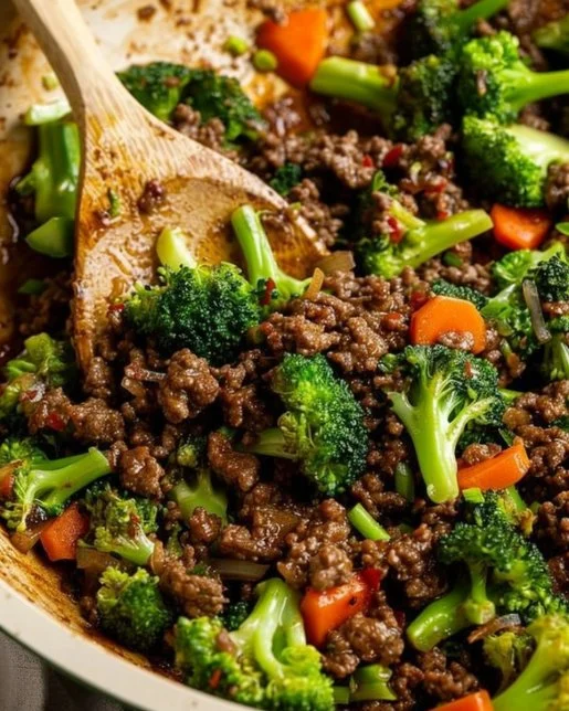 Ground Beef and Broccoli 2 Delicious plate of ground beef and broccoli stir-fry with vegetables