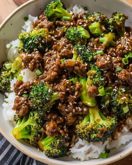 Ground Beef and Broccoli 2 Ground beef stir-fry with broccoli served in a bowl