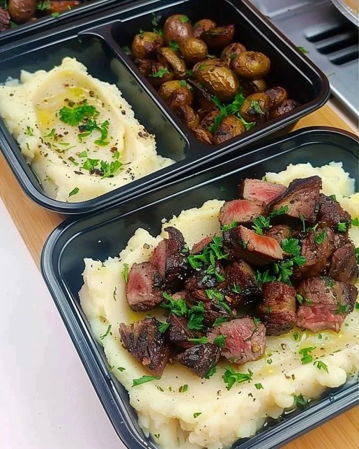 High Protein LOW CALORIE Garlic Butter Steak & Creamy Mashed Potato Meal Prep 2 Delicious garlic butter steak with creamy mashed potatoes meal prep.