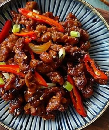 Sweet Chili Shredded Beef 2 Delicious sweet chili shredded beef served with fresh vegetables